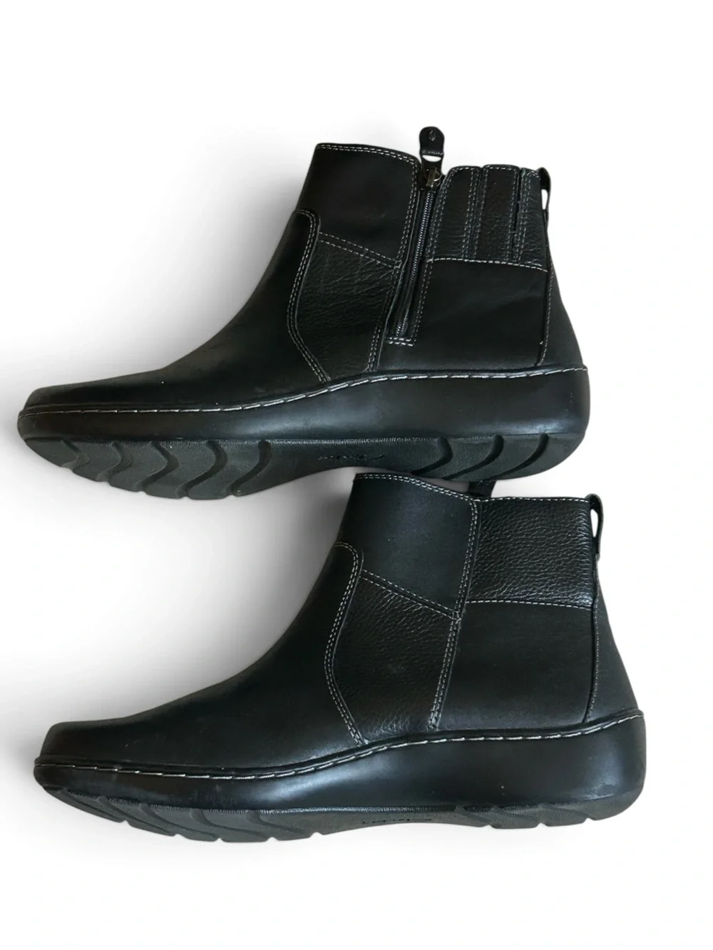 CLARKS “Cora Grace” Black Leather Zip-Entry Ankle Boots Women’s Size 9